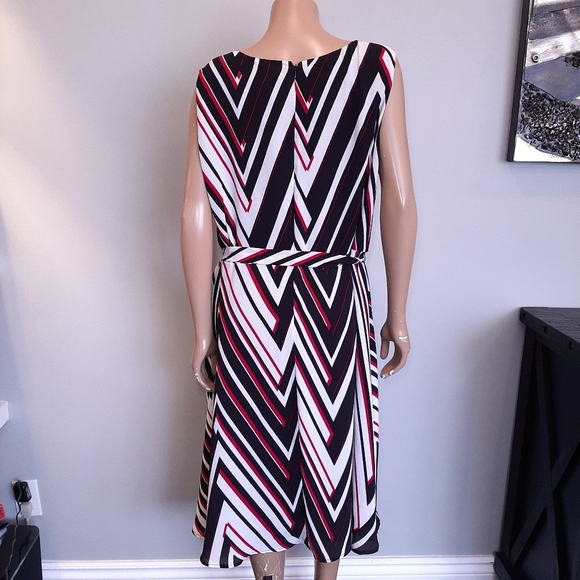 MICHEL STUDIO Chevron Striped Fit & Flare Sleeveless Dress Tie Waist Black White - Picture 8 of 16